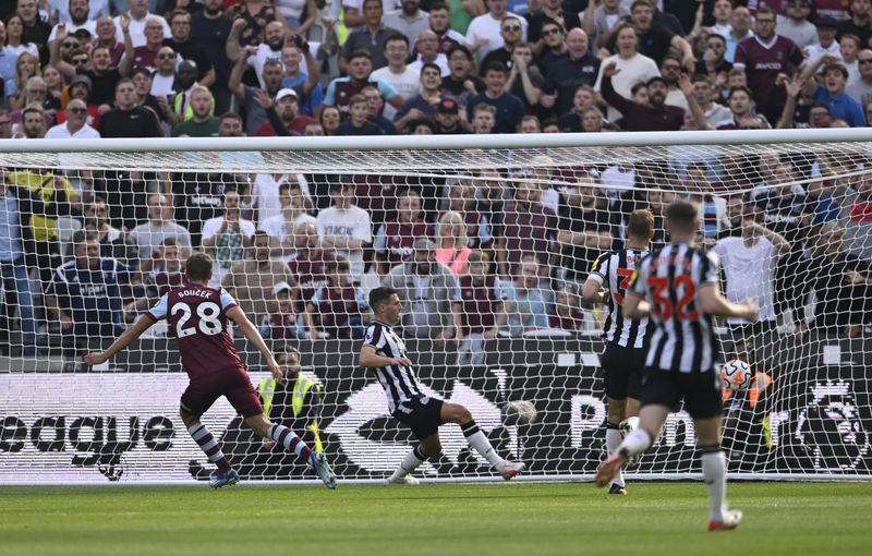 Soccer-West Ham grab late draw with Newcastle after Isak double | 1450 AM  99.7 FM WHTC | Holland